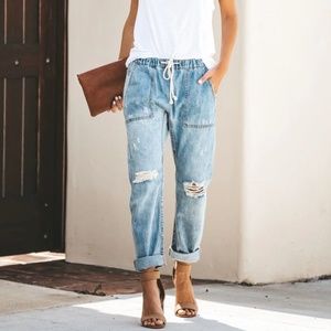 VICI GATHER ROUND DISTRESSED POCKETED DENIM JOGGER